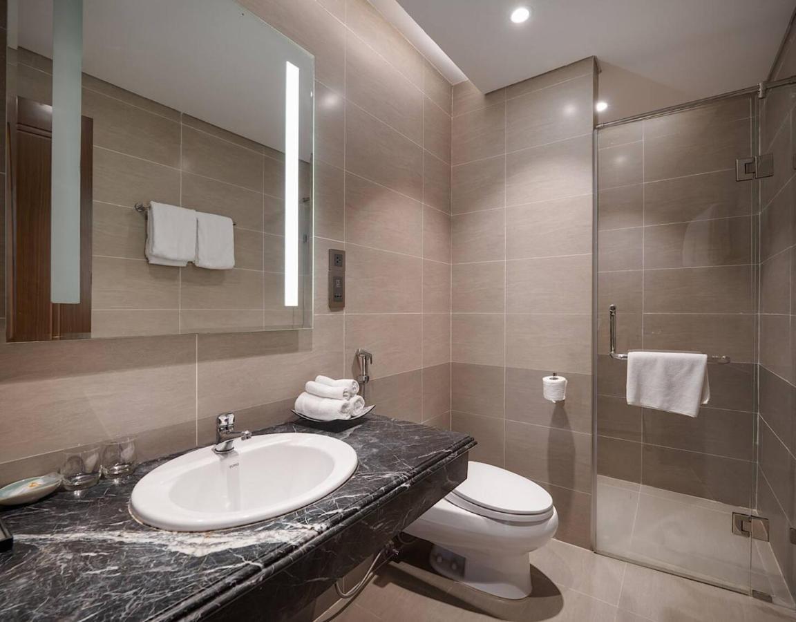 Luxury Apartment - Rooftop Swimming Pool - Beach Front - Hinata Apartment Дананг Экстерьер фото