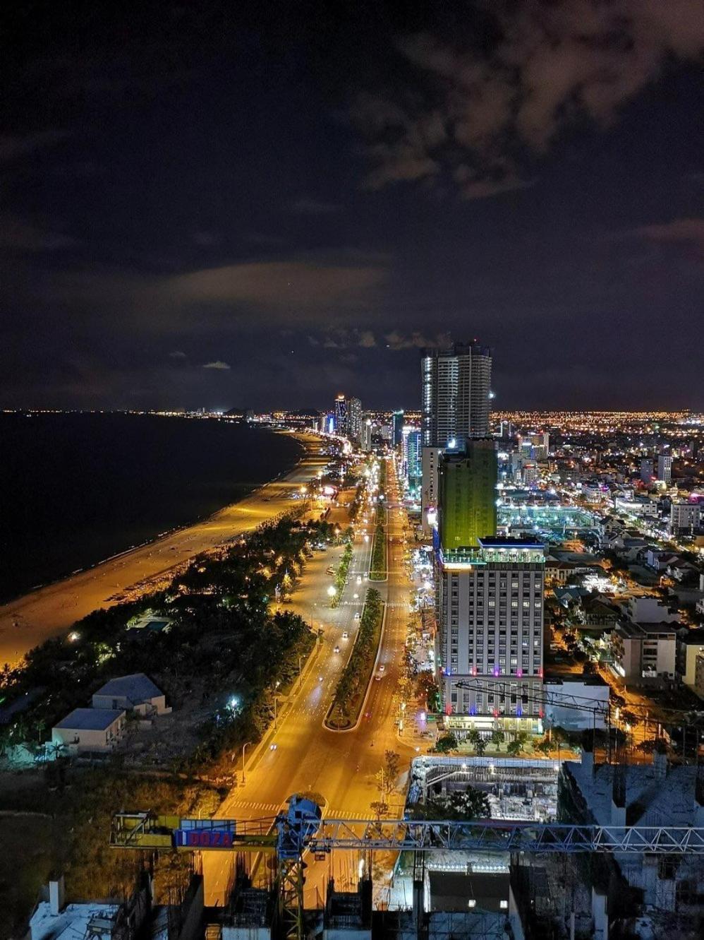 Luxury Apartment - Rooftop Swimming Pool - Beach Front - Hinata Apartment Дананг Экстерьер фото