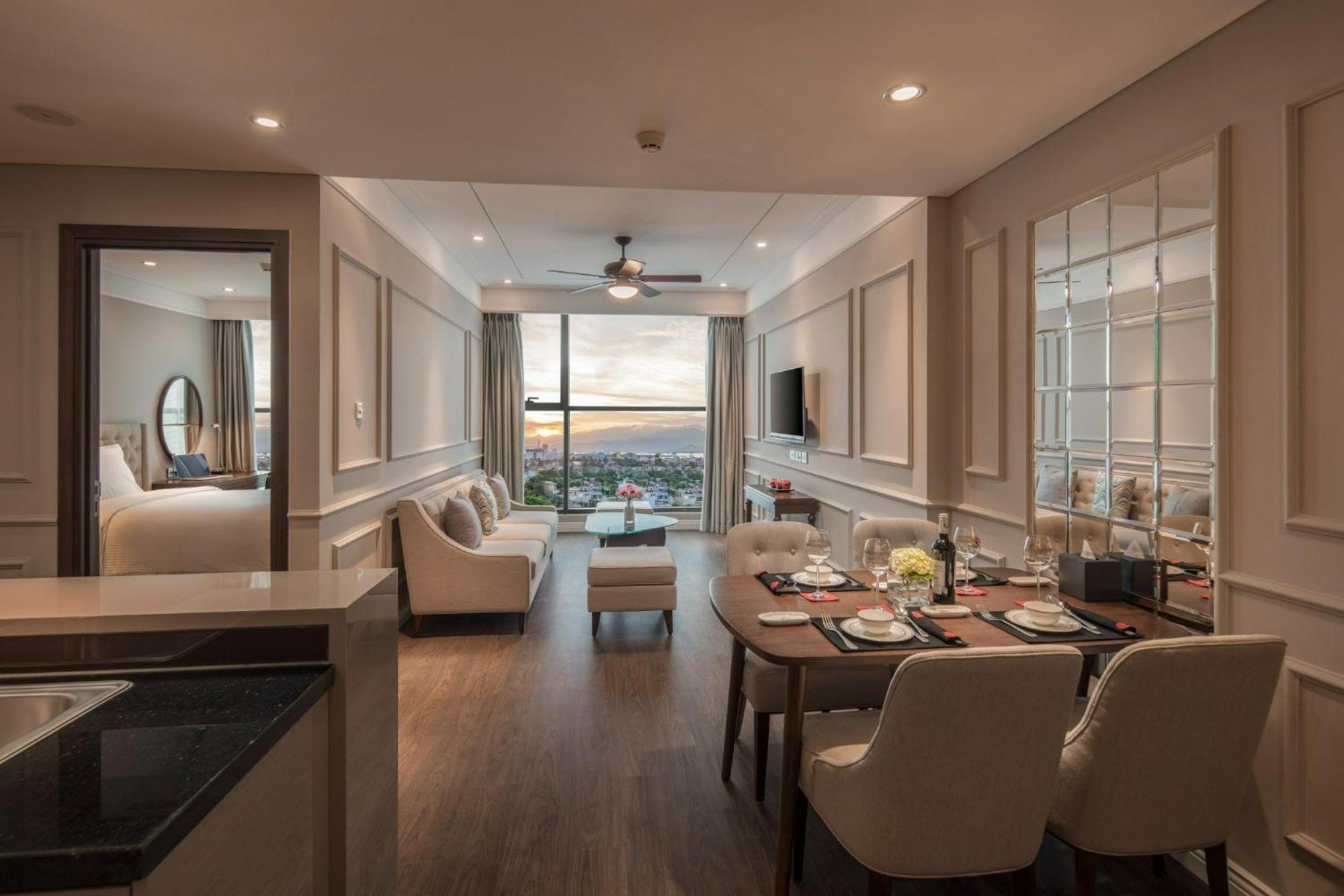 Luxury Apartment - Rooftop Swimming Pool - Beach Front - Hinata Apartment Дананг Экстерьер фото
