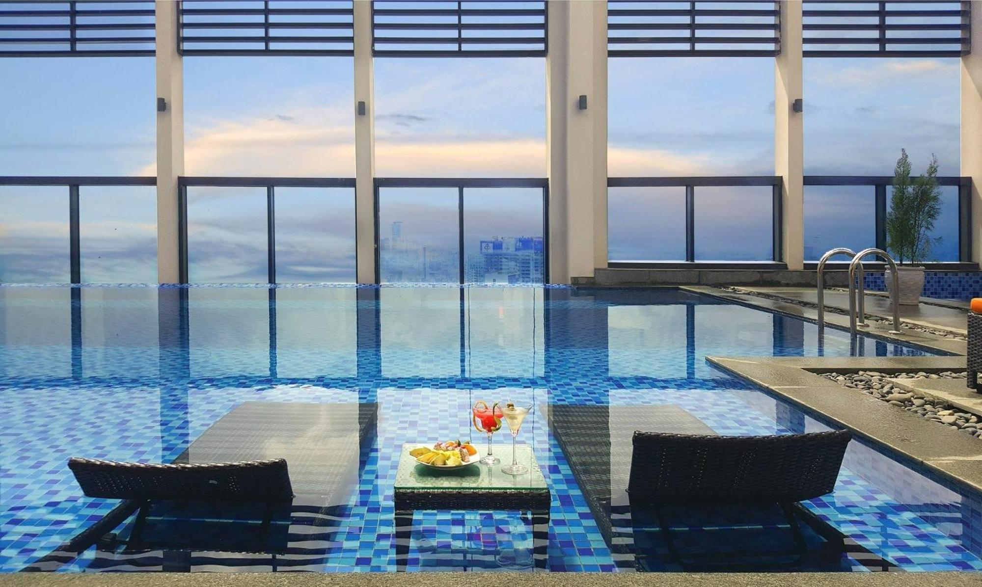 Luxury Apartment - Rooftop Swimming Pool - Beach Front - Hinata Apartment Дананг Экстерьер фото